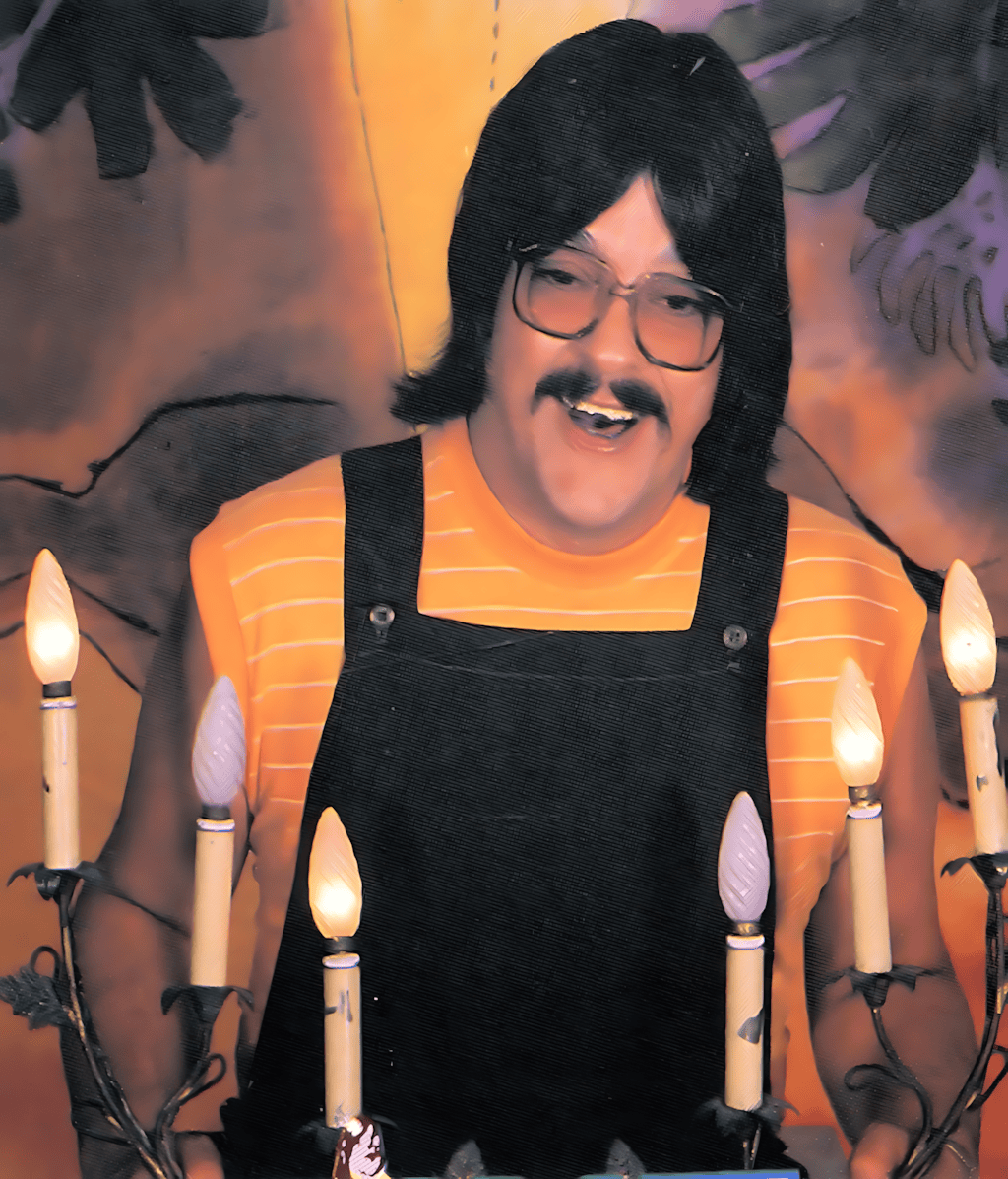 "Chico Che usaba overol, hacía cumbia y se burlaba del poder. 40 discos y una muerte a los 43. Su historia, en Studio. #ChicoChe #PlétoraMusic #ArchivoVivo"