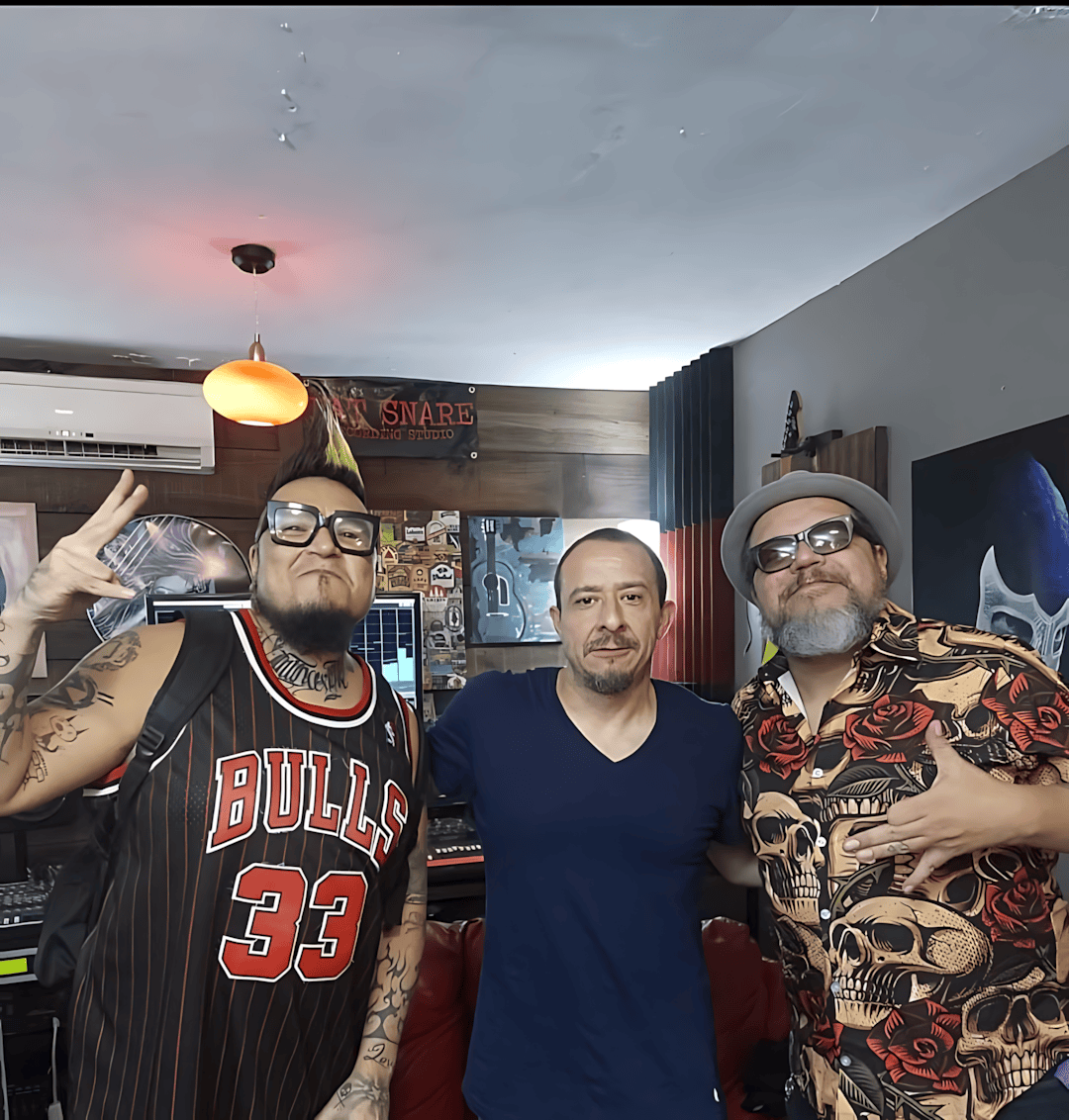 El Gran Sultán mezcla cumbia, rock y lucha libre sin pedir permiso. El caos tropical que dignifica lo popular. Escúchalos en Plétora Radio. #ElGranSultán #PlétoraMusic #FusiónSinPermiso