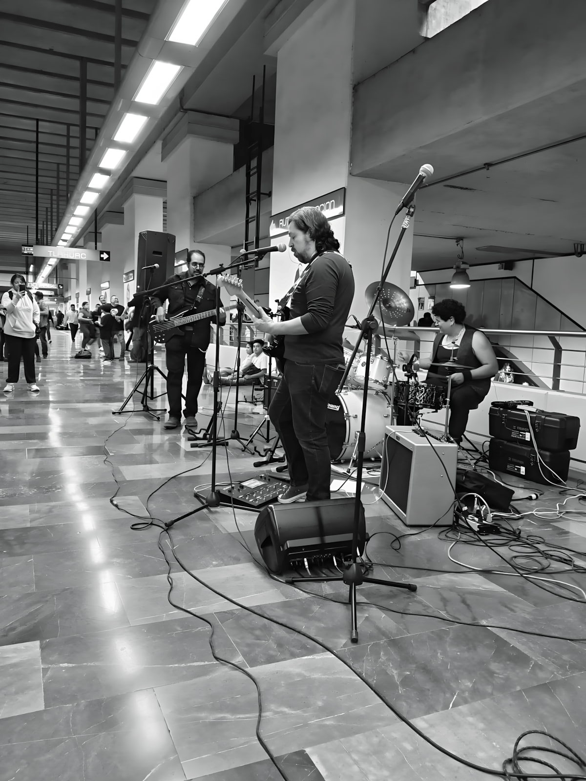 Silens Machina convierte el silencio en riffs que arrastran siglos. Rock sin concesiones, sin minutos contados. Escúchalos en Studio. #SilensMachina #PlétoraMusic #RockSinMoldes