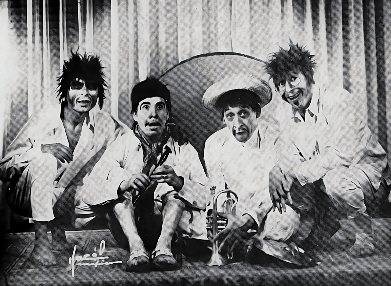 Los Xochimilcas no eran un grupo cómico. Eran músicos de jazz que el sistema obligó a disfrazarse de indígenas para sobrevivir. #LosXochimilcas #PlétoraMusic #ArchivoVivo