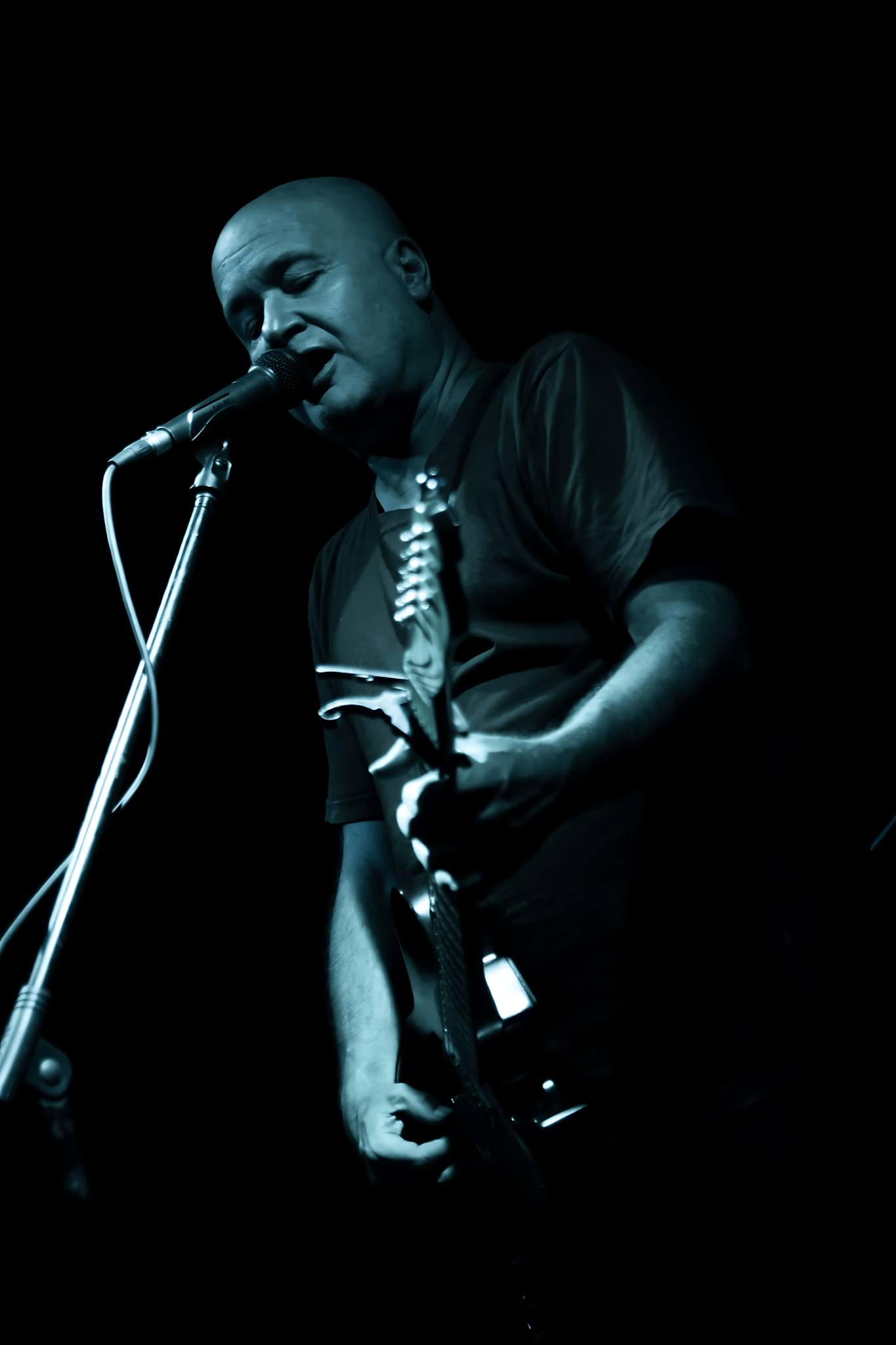 Manza no busca viralidad, busca permanencia. Su nuevo álbum en vivo es un acto de presencia en tiempos de ruido. Escúchalo en Studio. #Manza #PlétoraMusic #MúsicaSinConcesiones