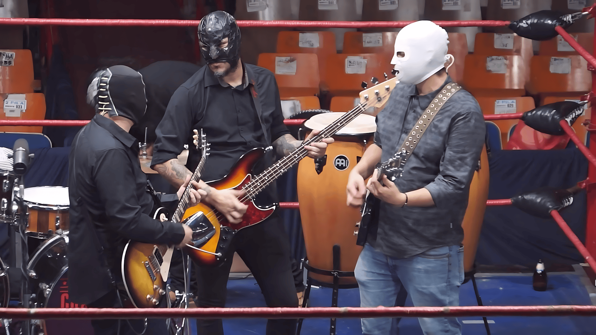 El Gran Sultán mezcla cumbia, rock y lucha libre sin pedir permiso. El caos tropical que dignifica lo popular. Escúchalos en Plétora Radio. #ElGranSultán #PlétoraMusic #FusiónSinPermiso