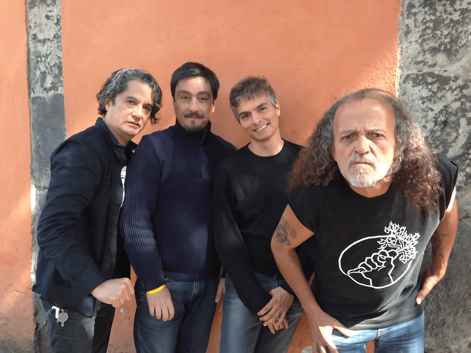 Botellita de Jerez no pidió permiso para mezclar rock, cumbia y albur. Su guacarrock sigue vivo. Léelo en Studio. #BotellitaDeJerez #PlétoraMusic #Guacarrock