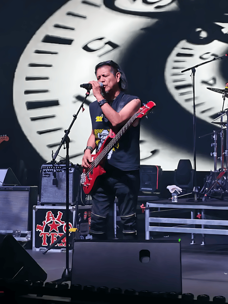 Tex Tex cumple 40 años sin venderse, sin pedir permiso, sin traicionar el barrio. El rock ejidal sigue vivo. Léelo en Studio. #TexTex #PlétoraMusic #RockEjidal