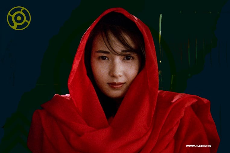 The Red Spectacles (1987): la ópera prima de Mamoru Oshii, entre el surrealismo y la crítica al autoritarismo. Un Tokio onírico, humor absurdo y una identidad que se desmorona. #TheRedSpectacles #MamoruOshii #PletoraRed